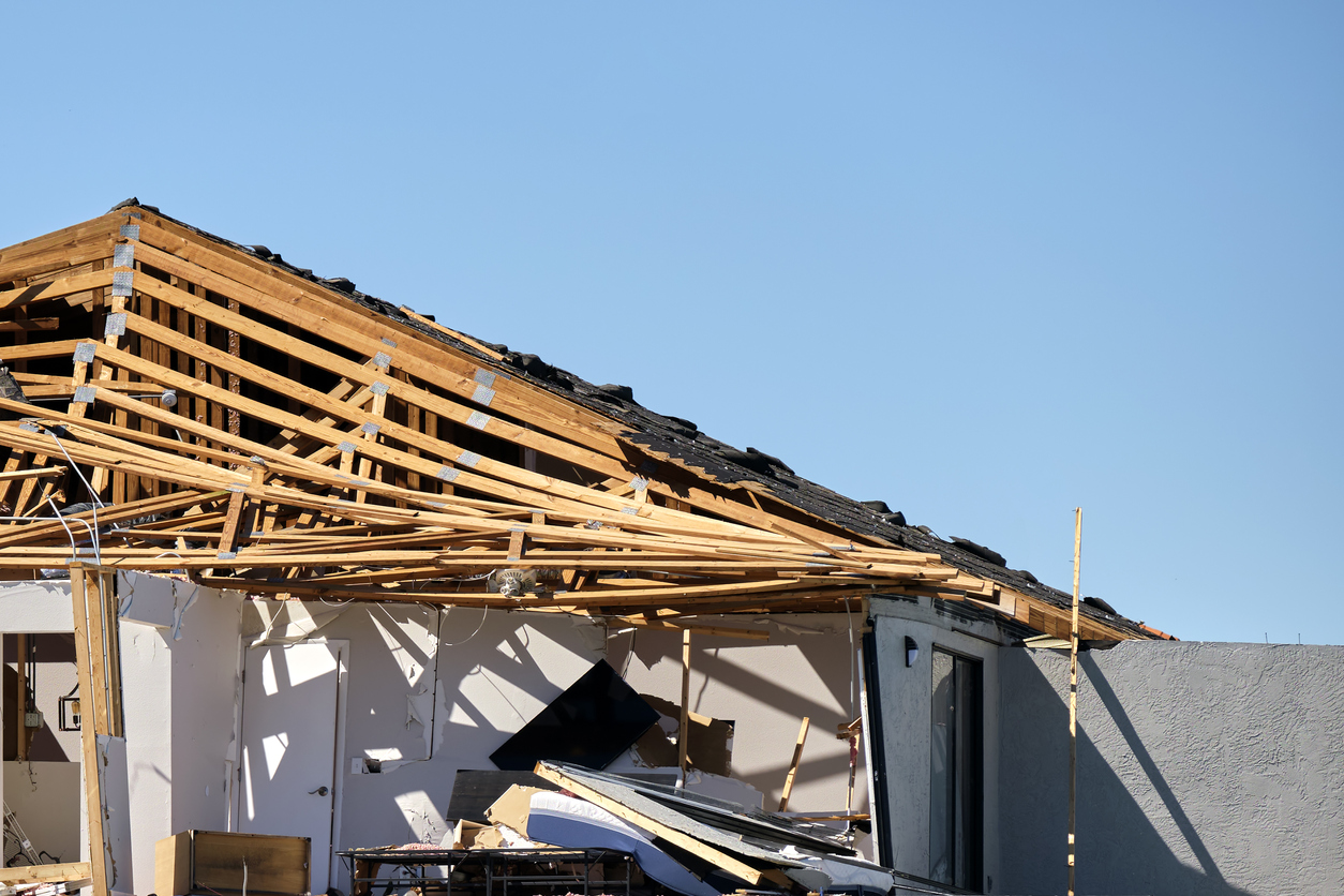 What to Expect When You Hire a Disaster Restoration Service 2
